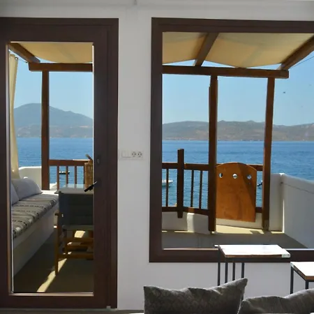Apartment Honeymoon *